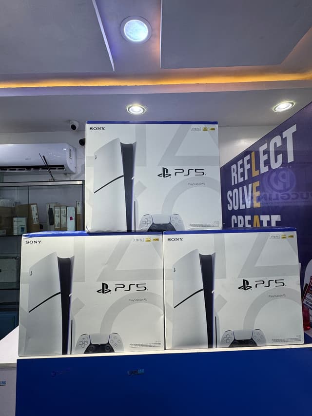 Brand new PlayStation slim 5 1tb